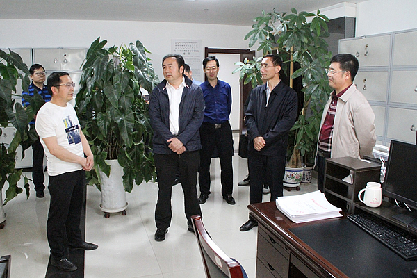 贺文元局长一行先后到榆阳区财政局,区税务局和新明路税务分局进行了