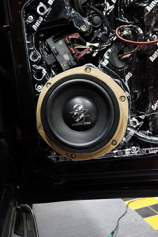 重庆汽车音响改装之渝大昌保时捷卡宴音响改装升级德国零点三分频