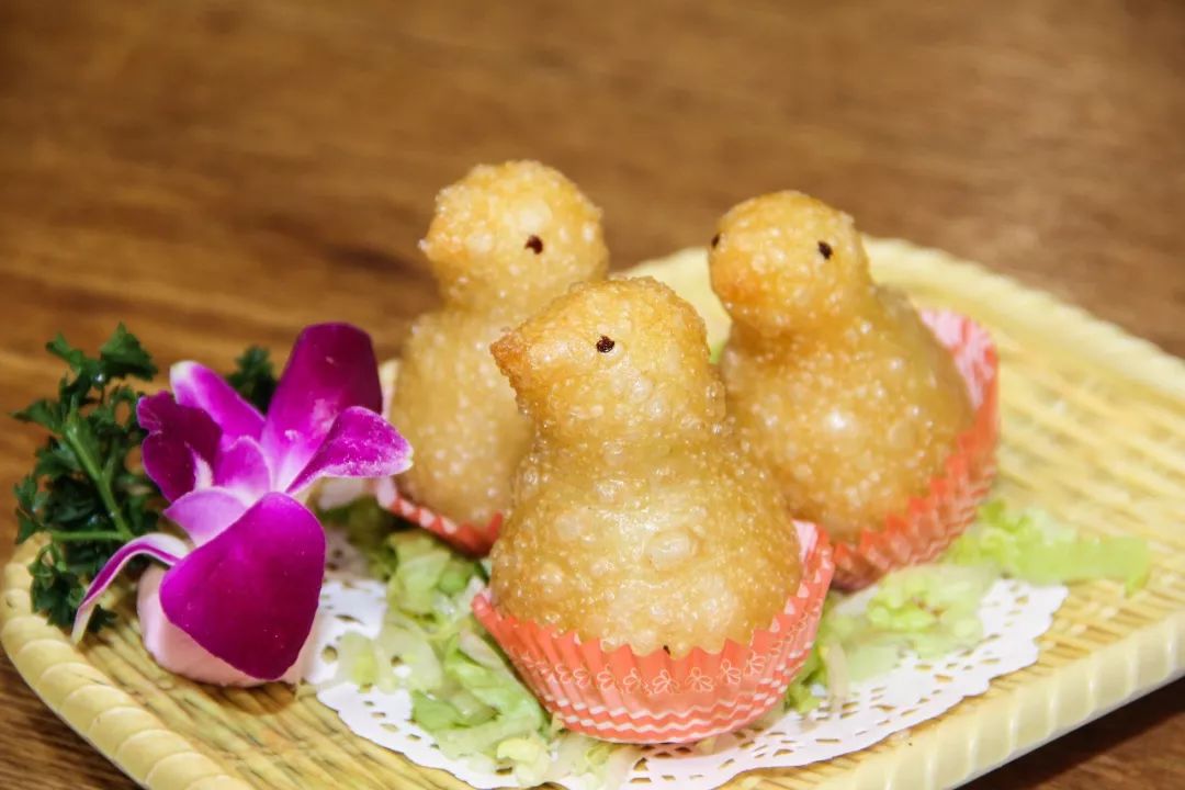 小鸡咸水角天鹅榴莲酥陈皮牛肉丸酱香金钱肚蒜香蒸排骨粤点粤德虾饺皇