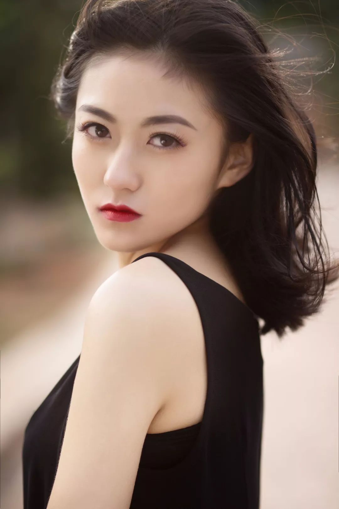 赵思雨仡佬族,2016年考入上海音乐学院声歌系(少数民族声乐演唱专业)