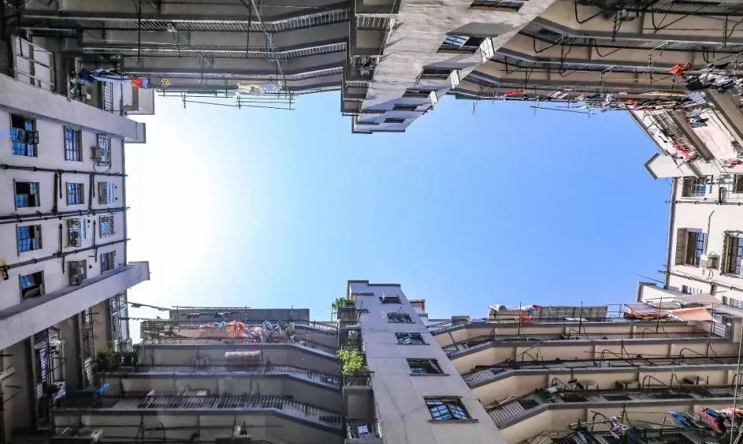 走进公寓大楼四周楼房呈"口"字形合围浦西公寓原名披亚斯公寓建于1931