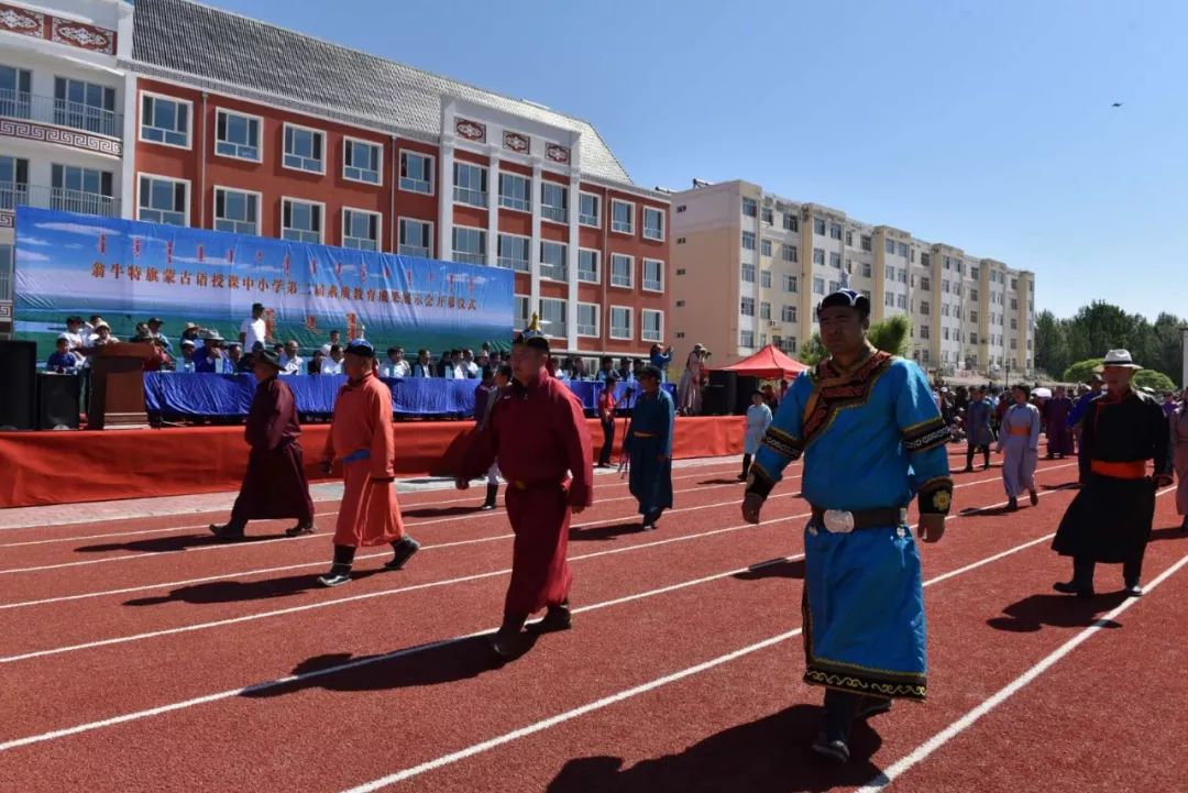 资讯翁牛特旗第二届民族中小学素质教育成果展示会在海拉苏蒙中开幕