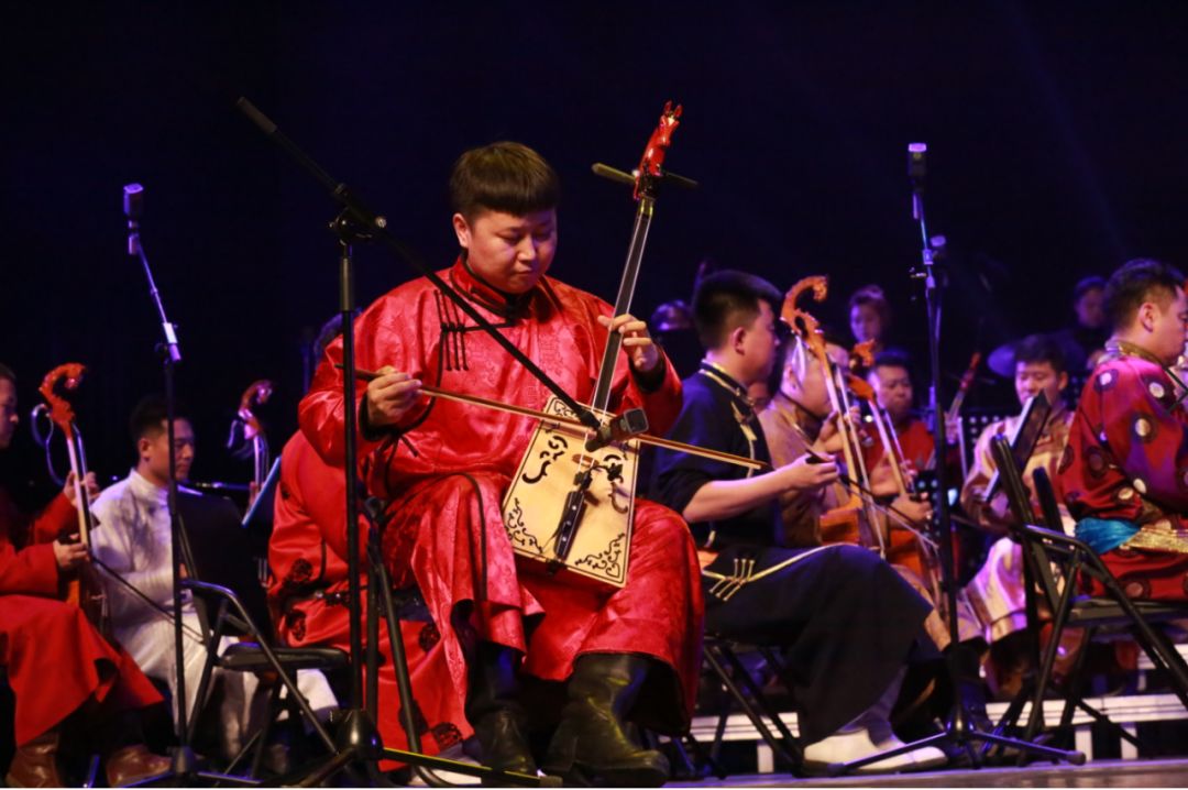 由蒙古族马头琴国家级代表性传承人布林老师,著名马头琴演奏家,教育家