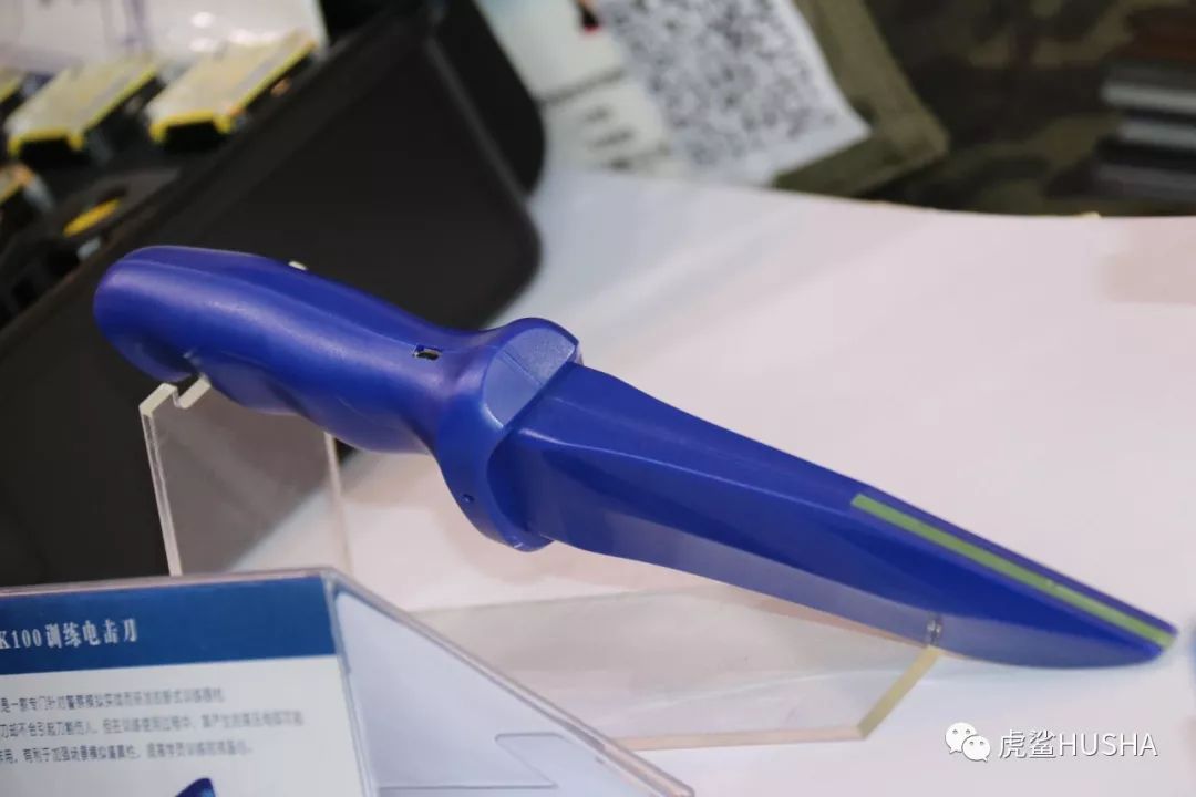 (训练电击刀)(电击手电)战术套装同台展现↓虎鲨体验中心(击发与电击)