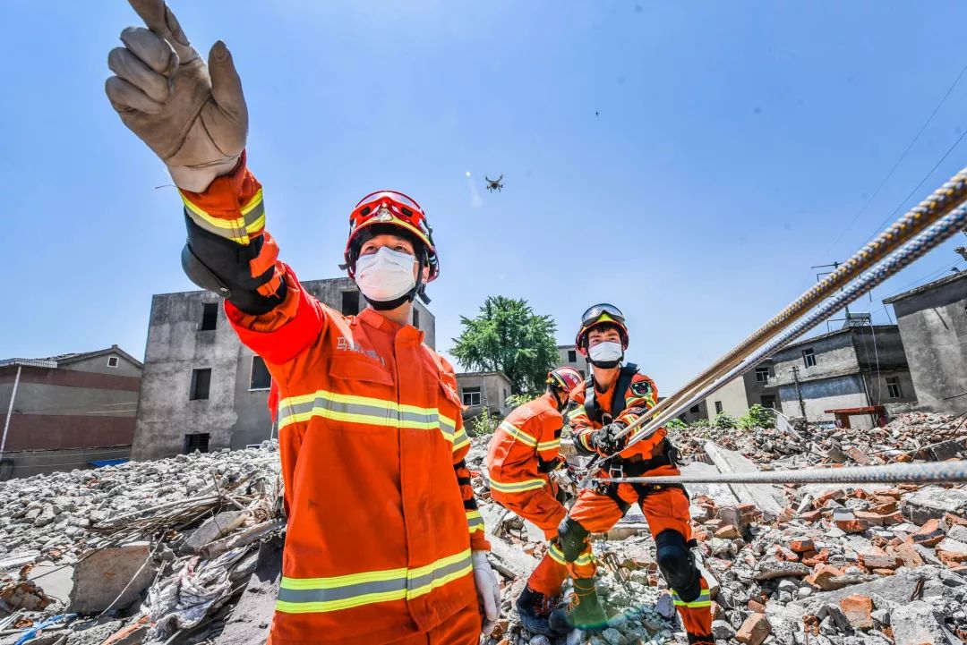 錘鍊鋼鐵意志淬鍊過硬本領跟馬鞍山消防一起感受高燃地震拉動演練