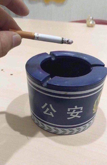 公安局喝茶纸杯图片