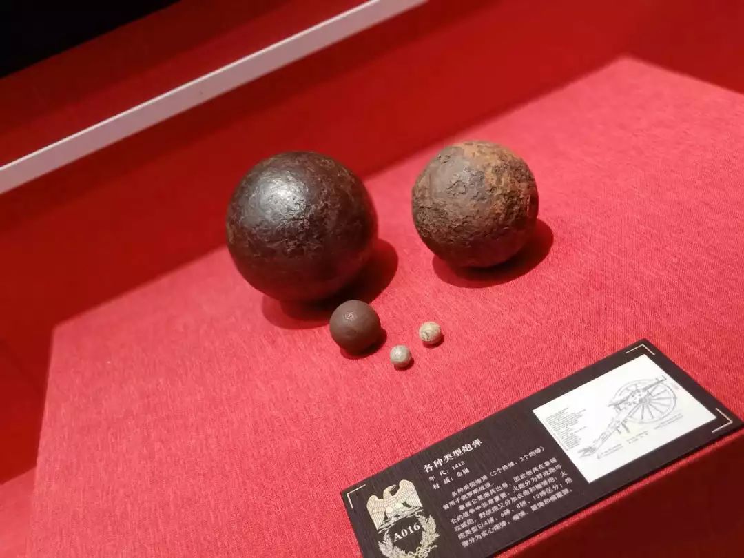 圆圆的铁弹上面布满斑驳的铁锈,大小不一,颜色不同,他们的作用是什么