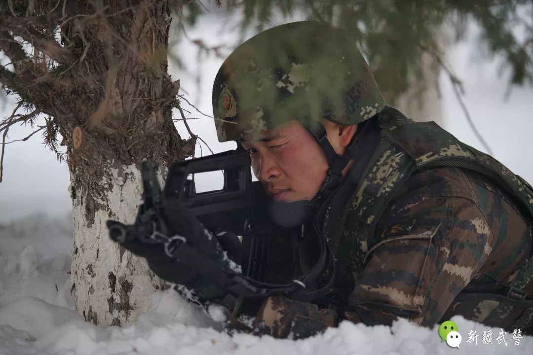 强素质,着眼打赢练本领,2016年参加武警部队首届"巅峰"特勤尖子比武
