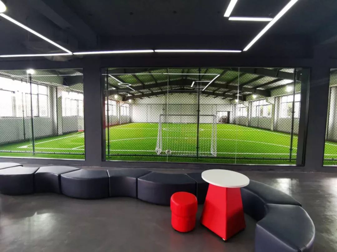 海安微教育室内室内这里竟然有一片室内足球场
