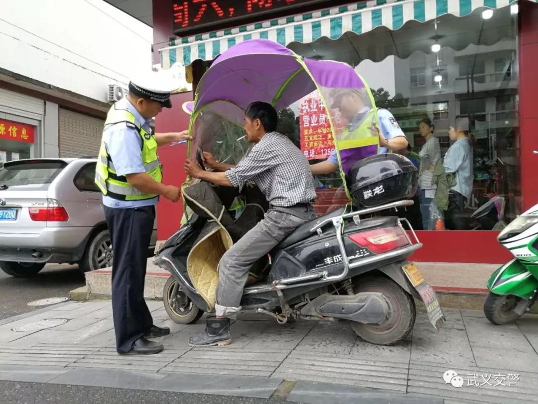 【三城同創】實名制曝光騎行電動車違法載人