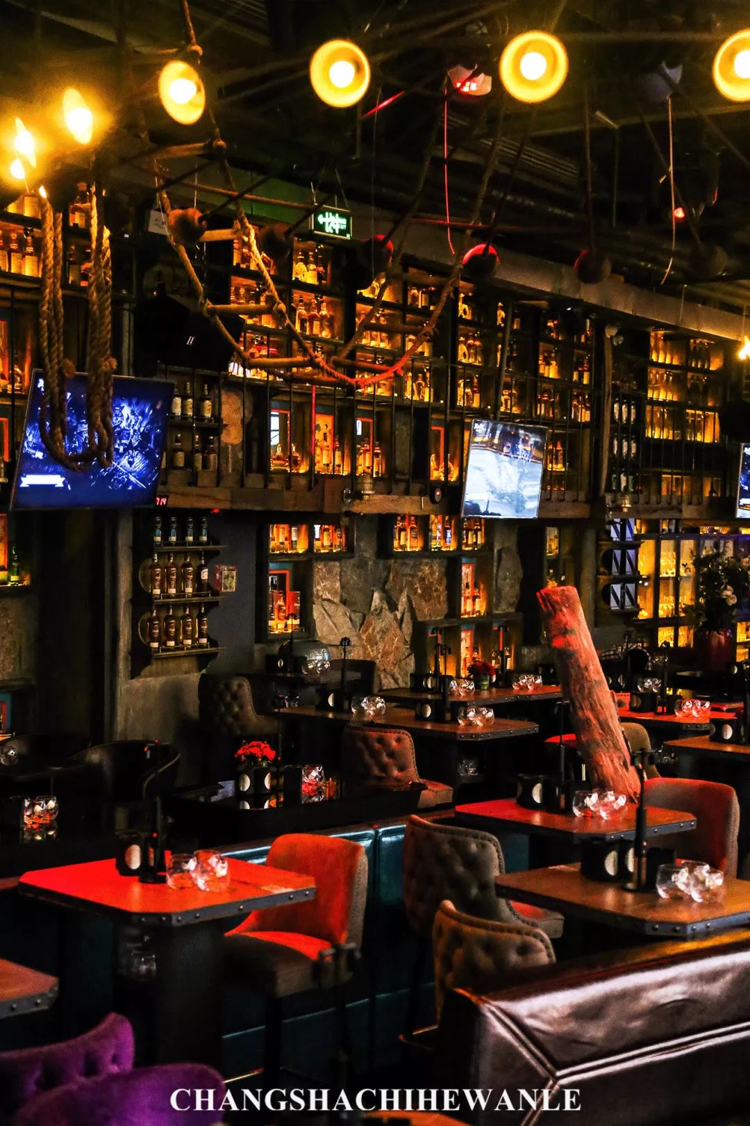 燃爆长沙刚开业就大火的矿洞式酒吧带你解锁深夜的解放西