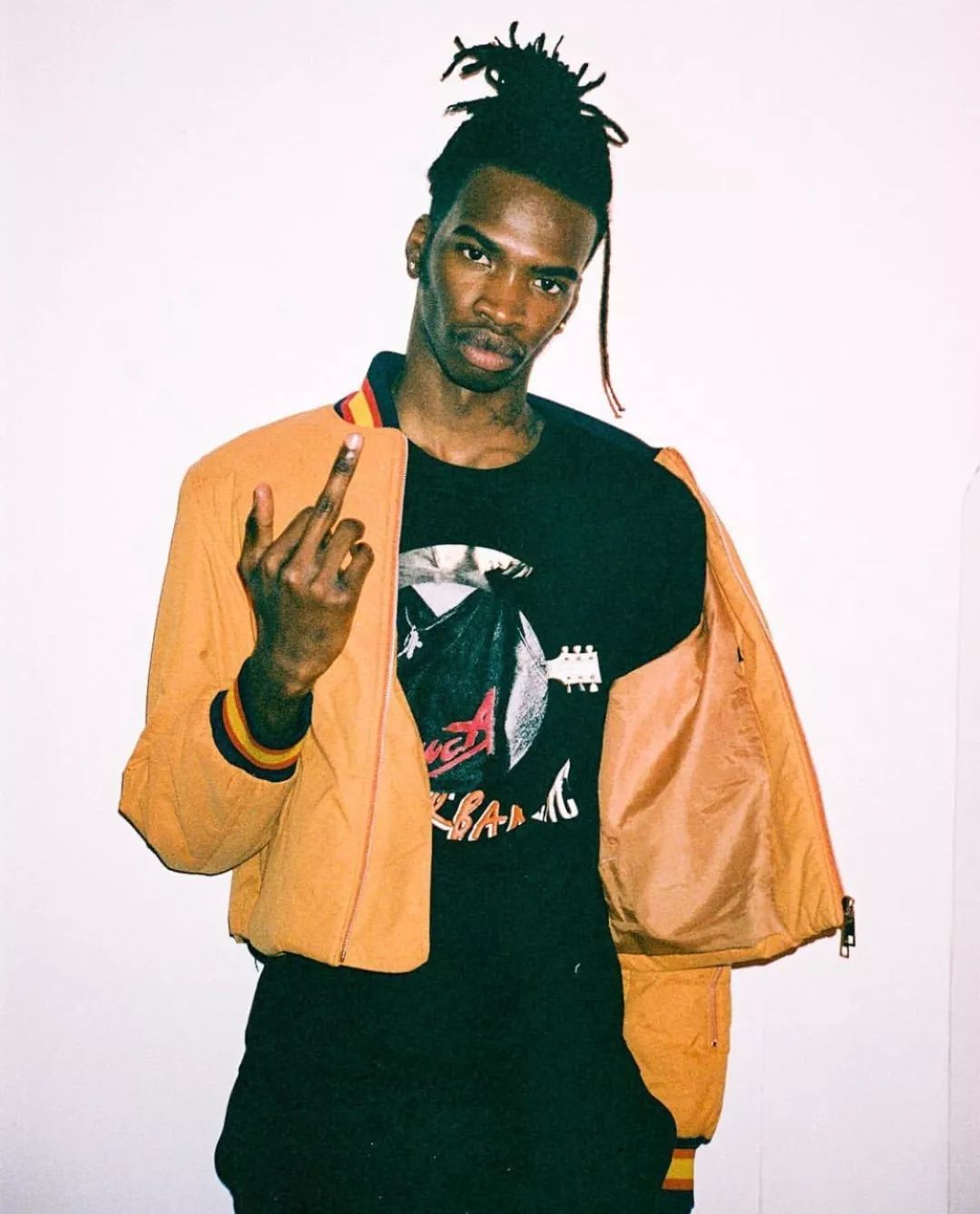 来自东伦敦的新势力lanceyfoux的冒险世界