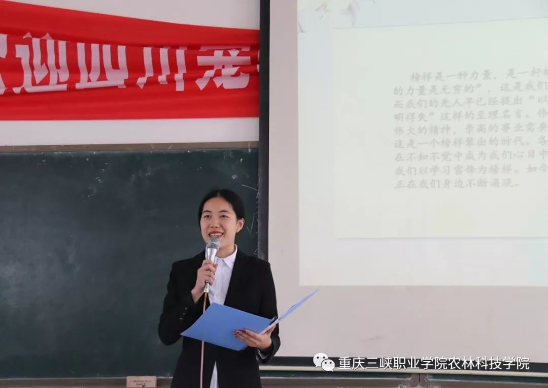 默默吸引着大家的注意她用圆润的腔调第三位选手是余芳用一支舞结束了