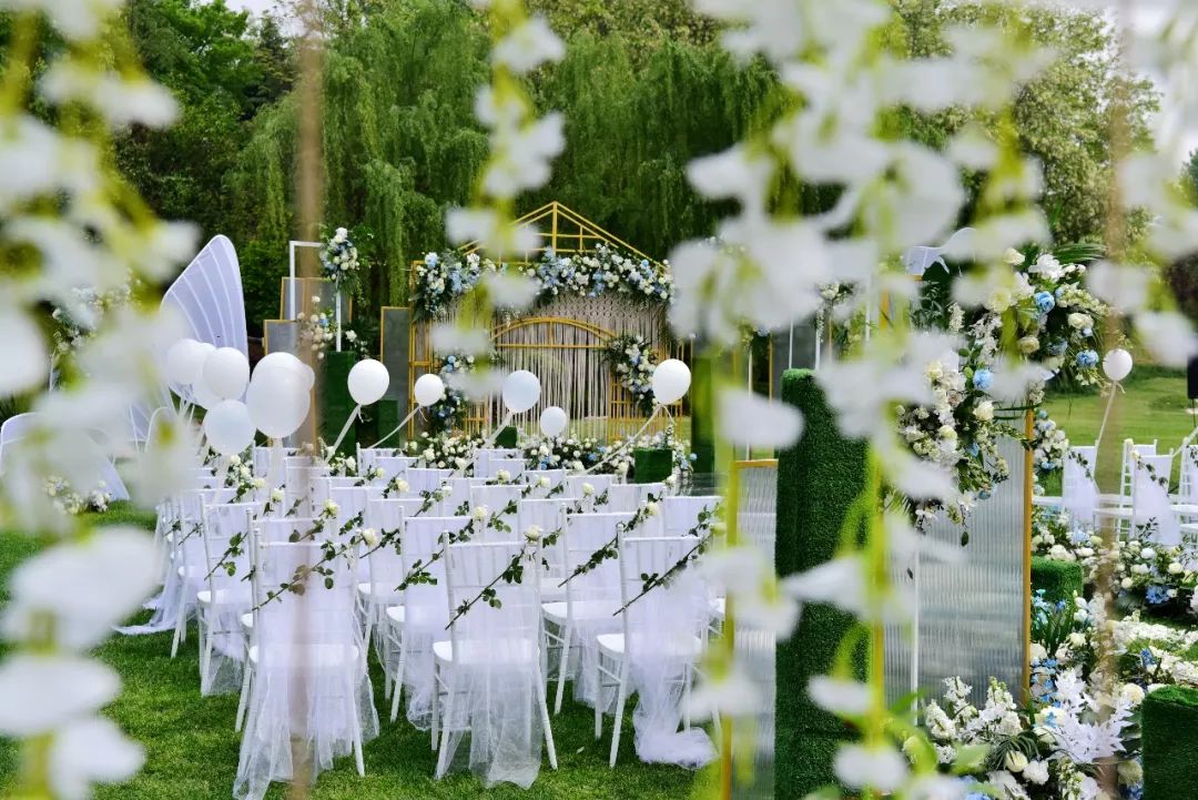 会所餐厅服务体贴入微,可为浪漫婚宴,主题派对等各类宴会活动提供理想