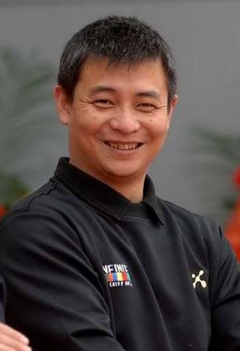 体操冠军妻子,嫁大9岁丈夫遭毒打,二婚嫁矮10cm老公很幸福_李大双