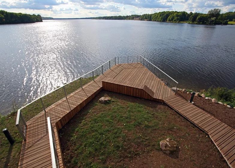 芝加哥海滨码头平台海滨活力的再生部分水岸改造成一个带有钓鱼平台和