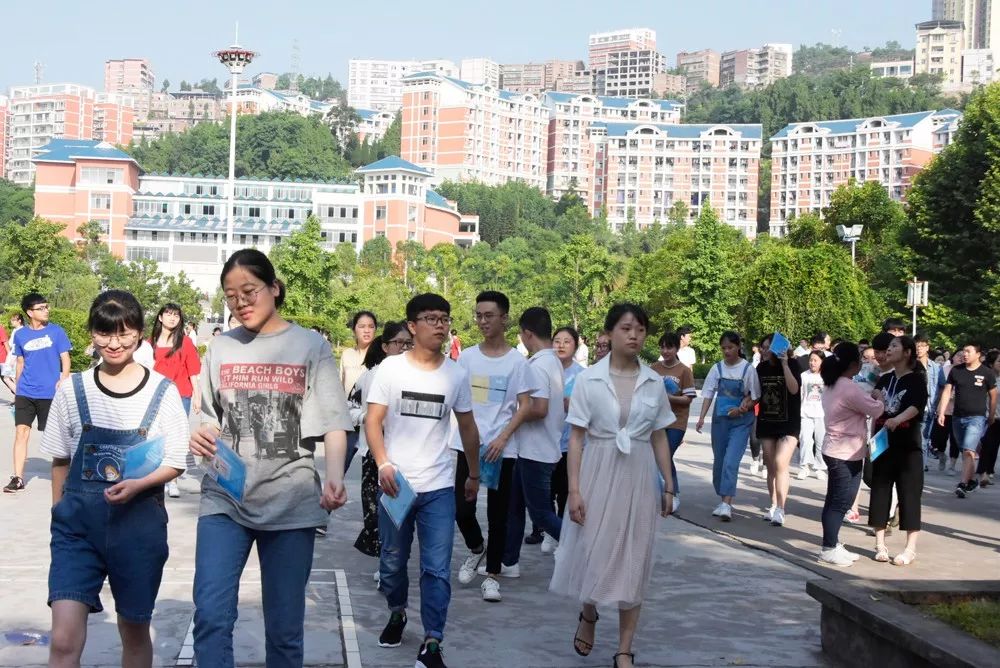 全县参加6月15日普通高中学业水平考试考生4114人,其中,巫山中学2319
