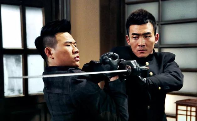 5月23日起,锁定东方电影频道黄金强档剧场每晚19点4集连播的《英雄