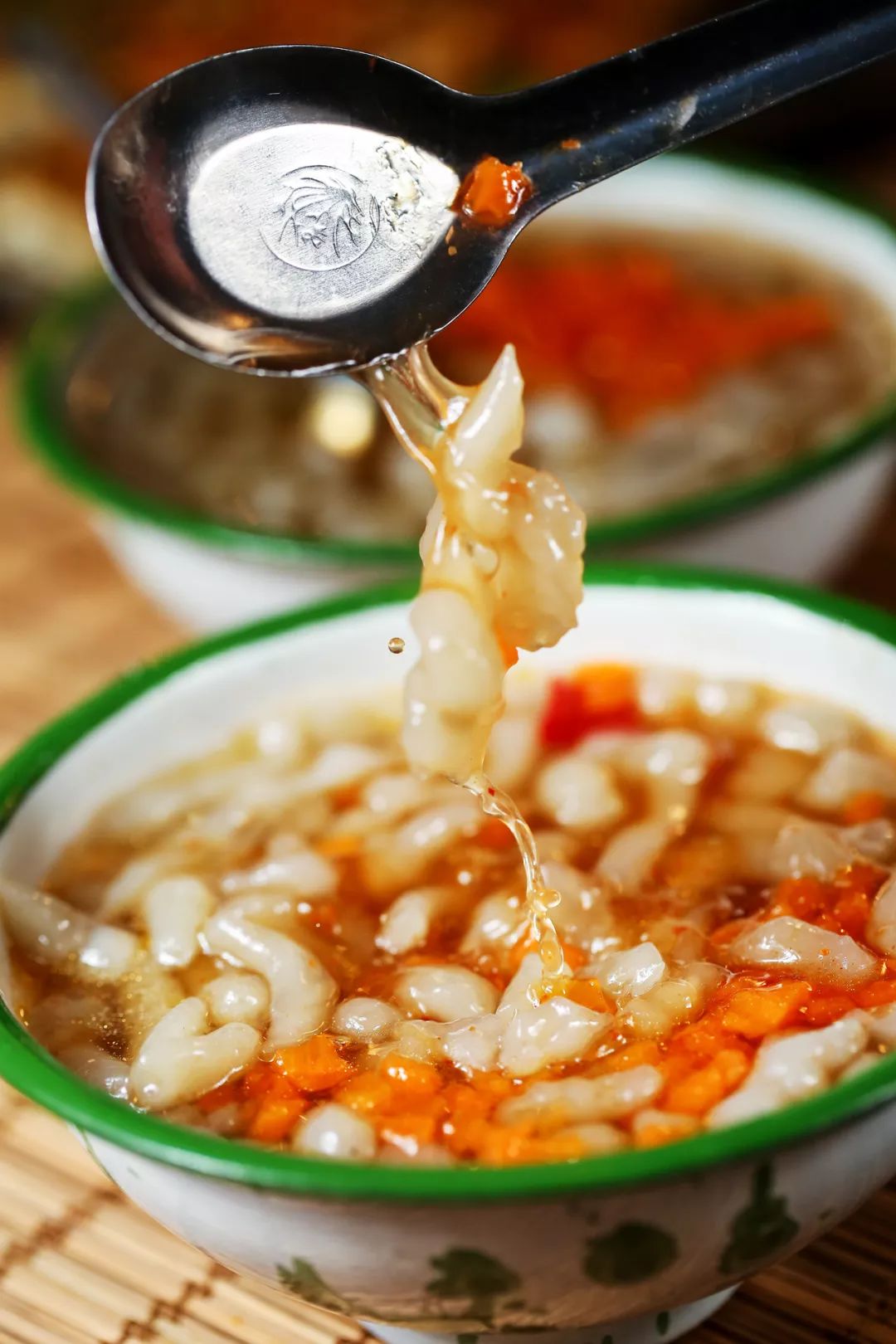 徐州西区有一位老大哥,姓陈,用一猛子情怀重新定义烧烤,堪称夜宵界