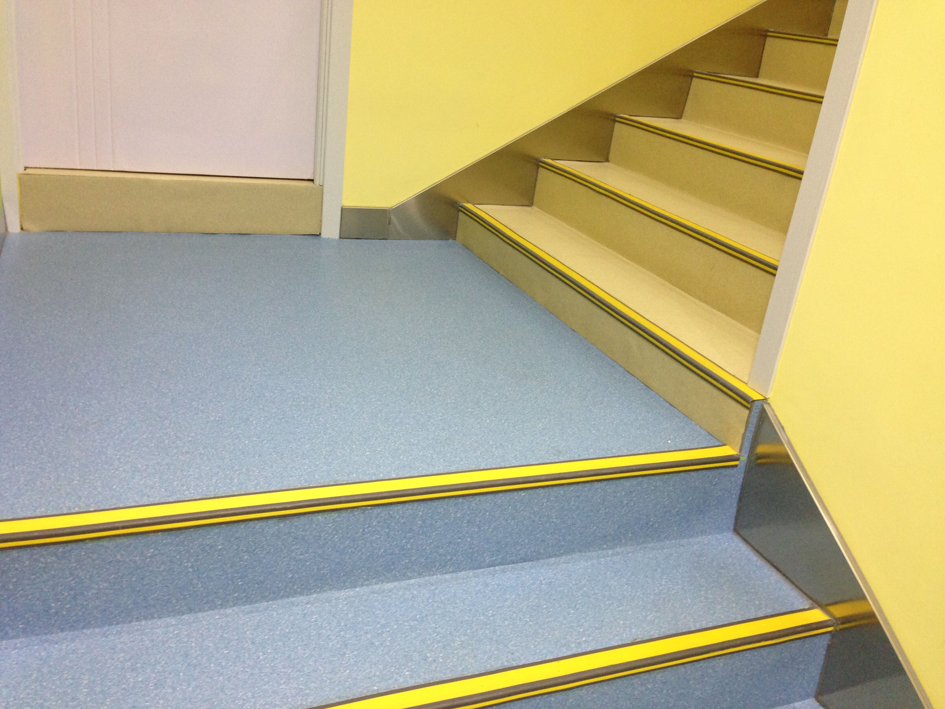 学校教学走廊楼梯礼堂报告厅图书馆舞台专用pvc塑胶防滑橡胶地板地胶