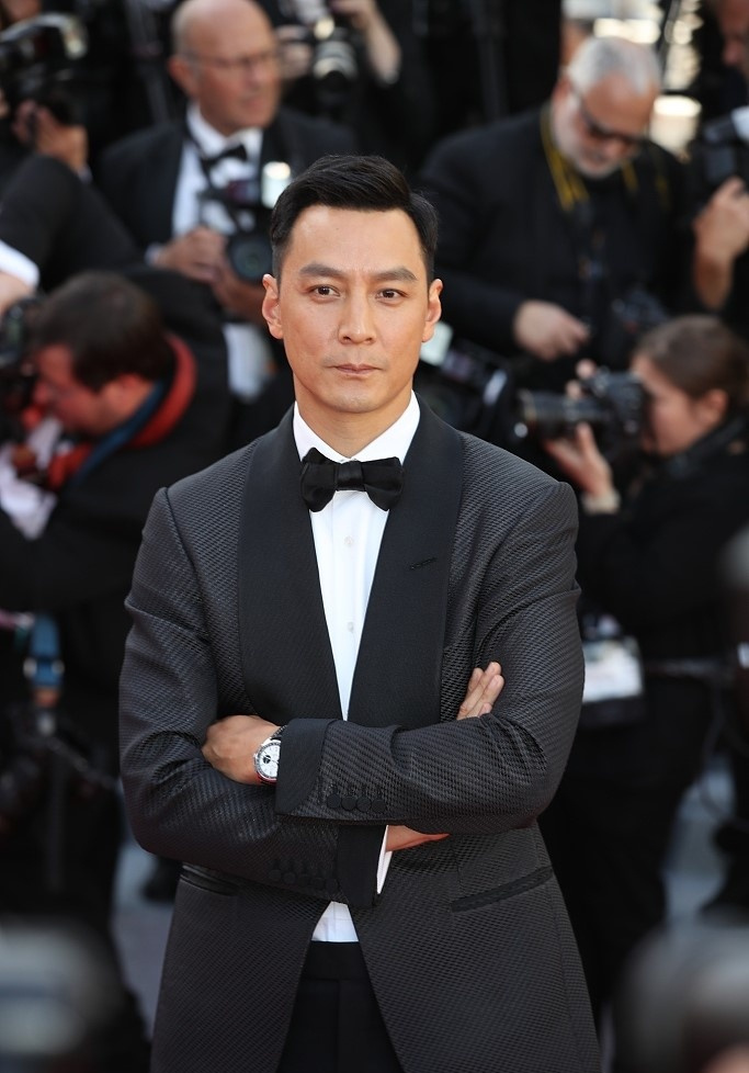 不老男神吴彦祖亮相戛纳优雅绅士风颜值秒杀小鲜肉