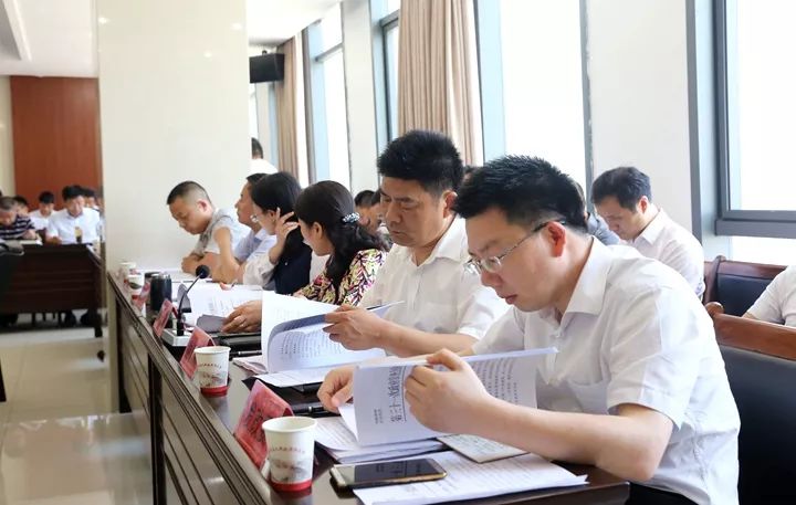 朱超,孙伟,帅中华,张力,刘继华,戢东晓,李桂英等政府组成人员出席会议