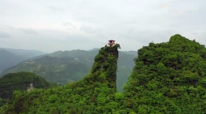 貴州深山里，一座小廟建在高山之巔，如空中樓閣搖搖欲墜 旅遊 第5張