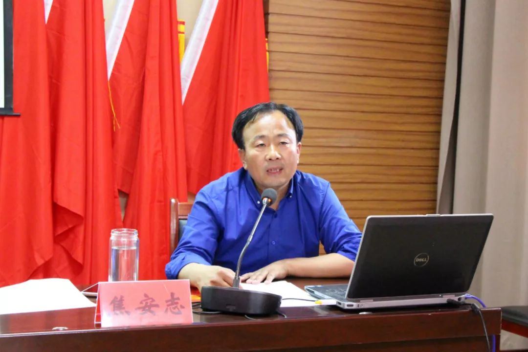 "第一粒扣子",做实"一户一案"》,接着,南湖镇副镇长焦安志以"脱贫攻坚