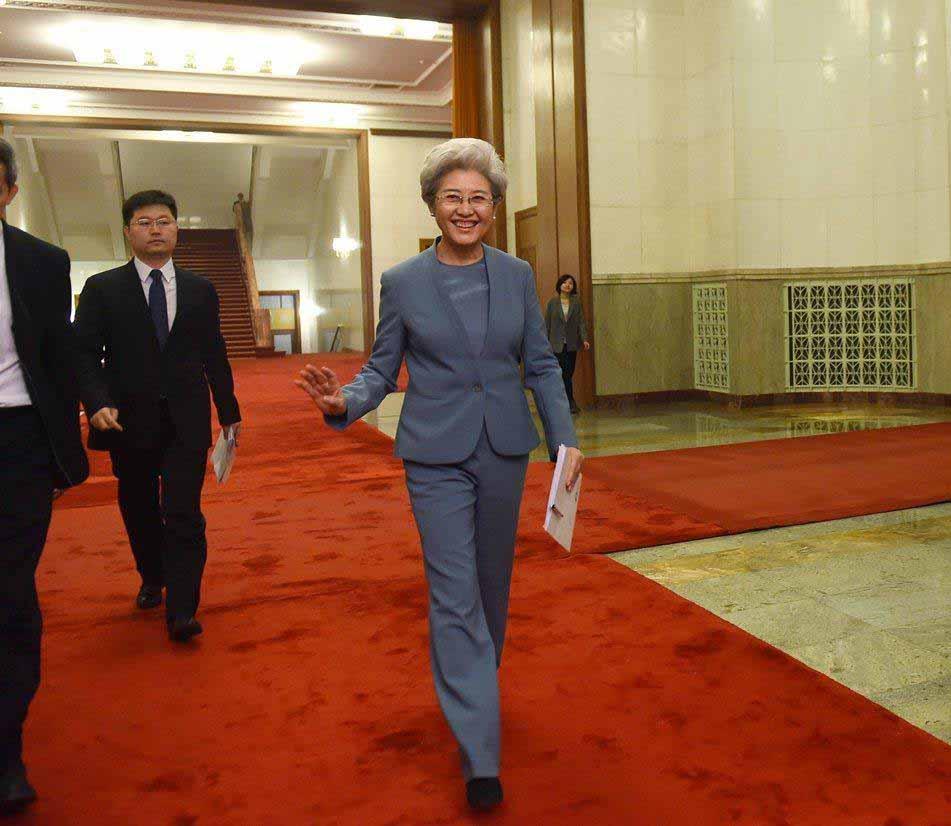 2009年,傅莹担任外交部副部长,成为新中国第一位少数民族女副部长