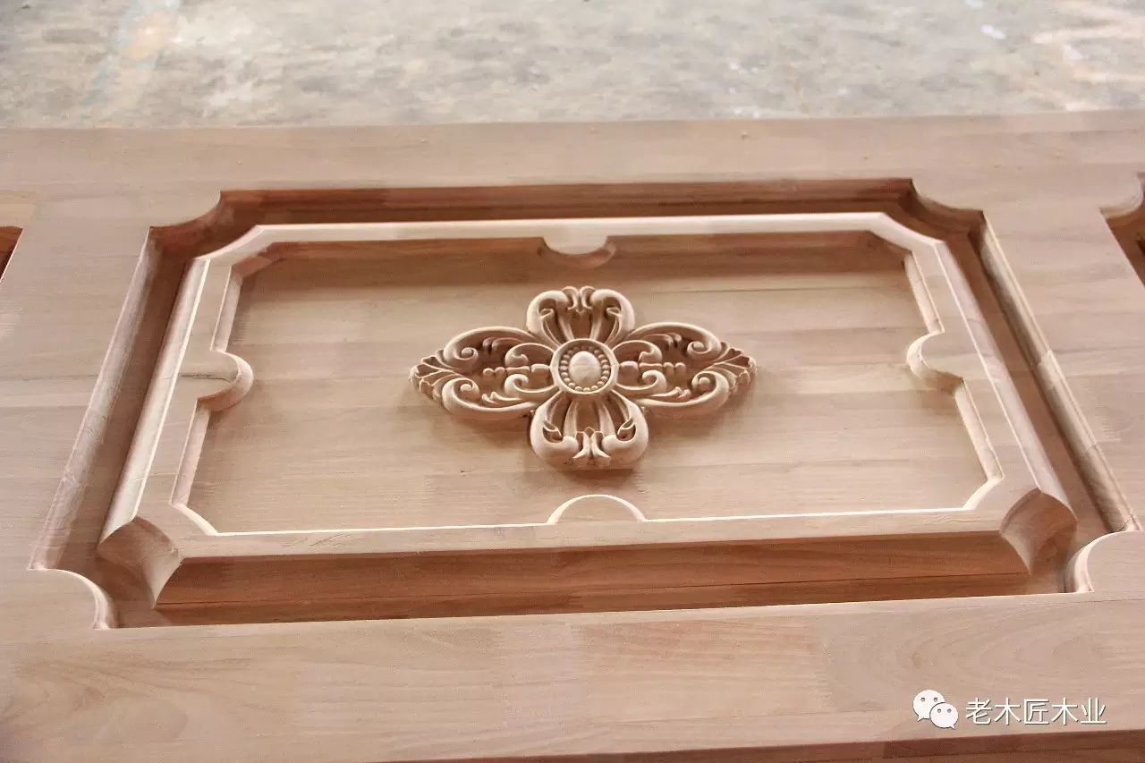 原木雕刻门板百年手工传承