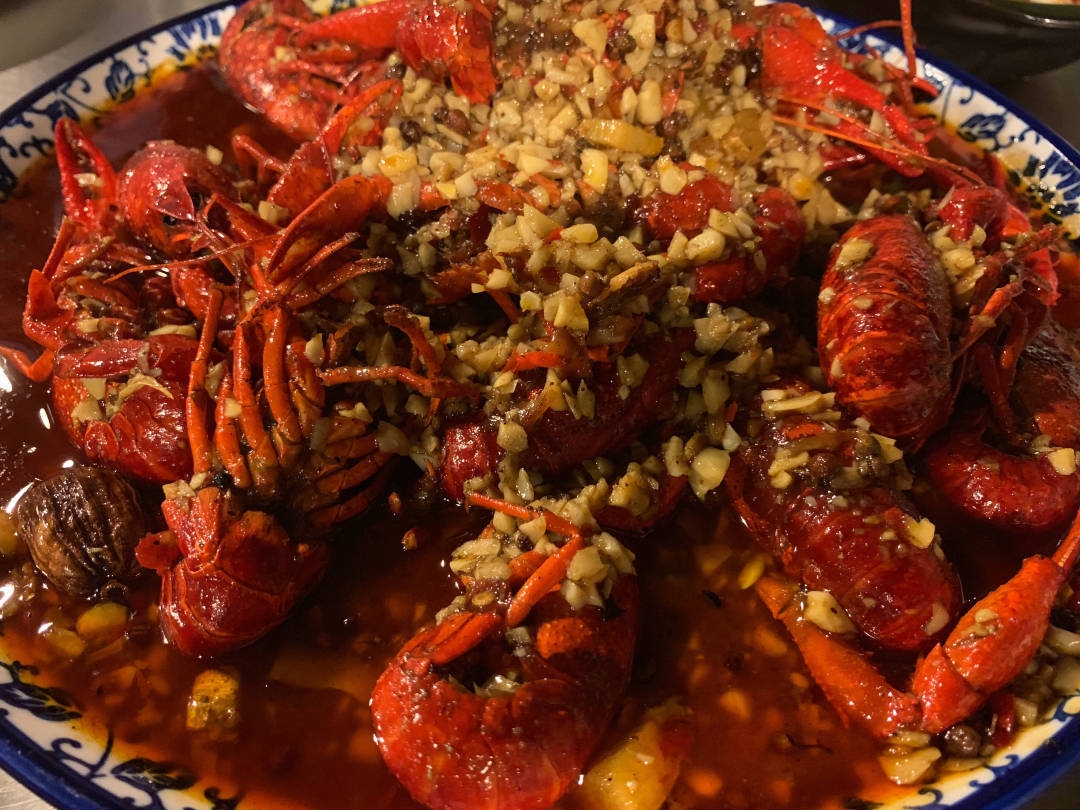 夏夜报社无空调西瓜烧烤小龙虾不夏天