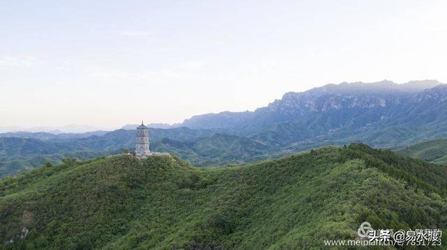 易州弘願塔,該塔位於易縣西陵鎮豹子峪村,是一座磚木結構密簷塔.