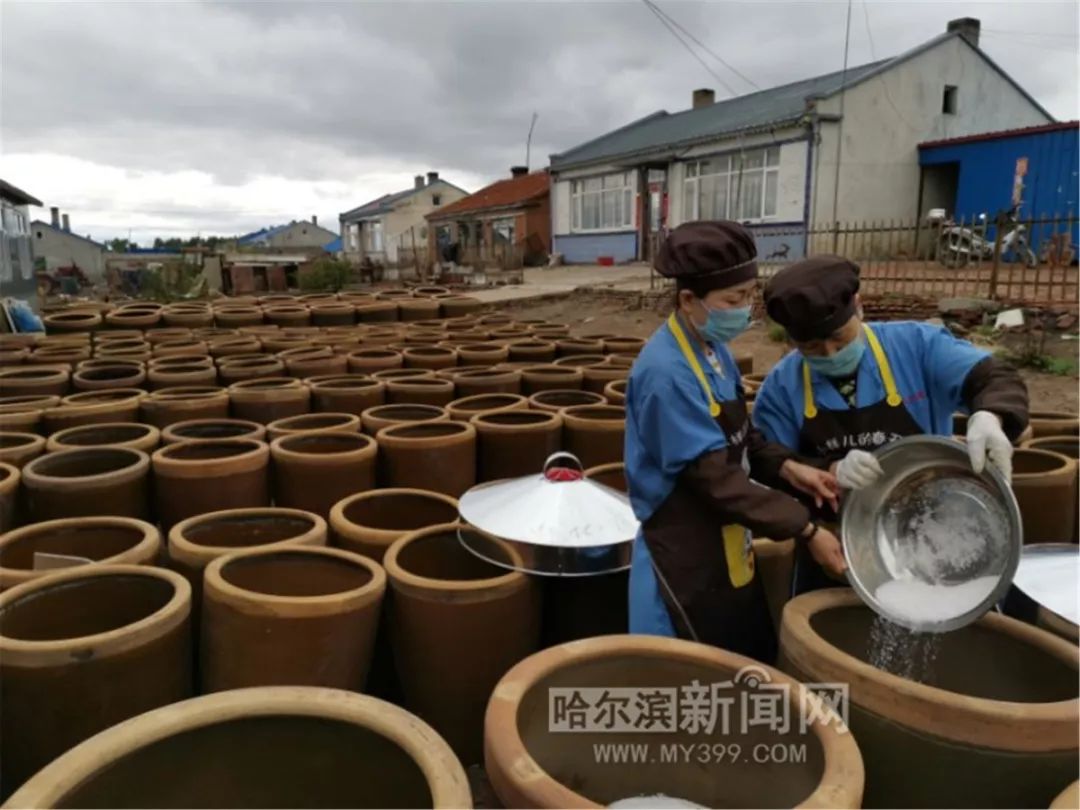 200口大缸"盘"大酱,用了4000斤巴彦大豆|乡亲们酱缸里捞宝,1年卖10吨