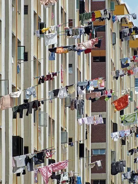 为什么晚上不能在阳台上晾衣服?