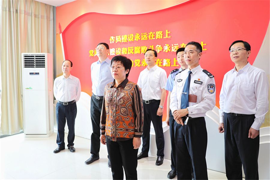 台州市委书记陈奕君一行到省临海监狱调研指导工作