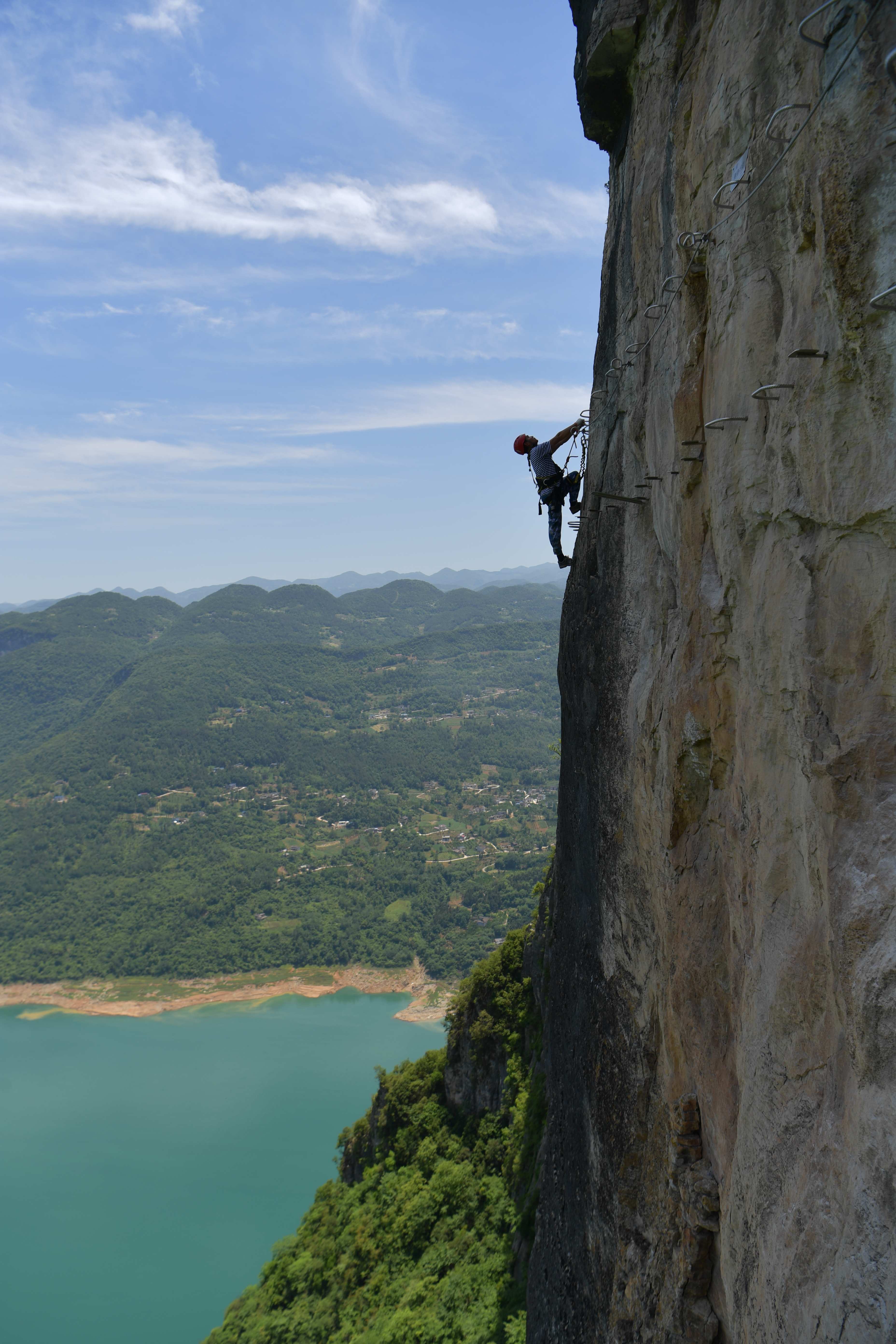 高空攀岩云端漫步