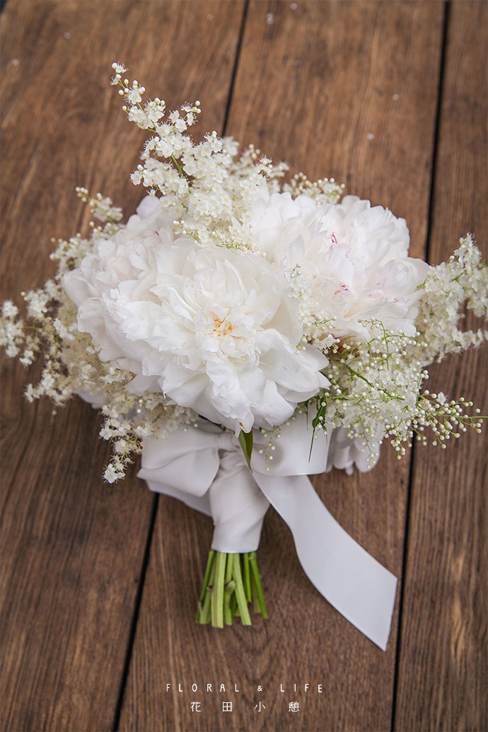 新娘手捧花清澈女神