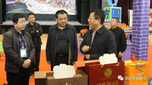 李炜检查吴起县首届名特优农产品推介会筹备工作
