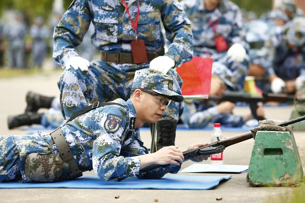 雨中行军实弹打靶这就是海军雷达兵