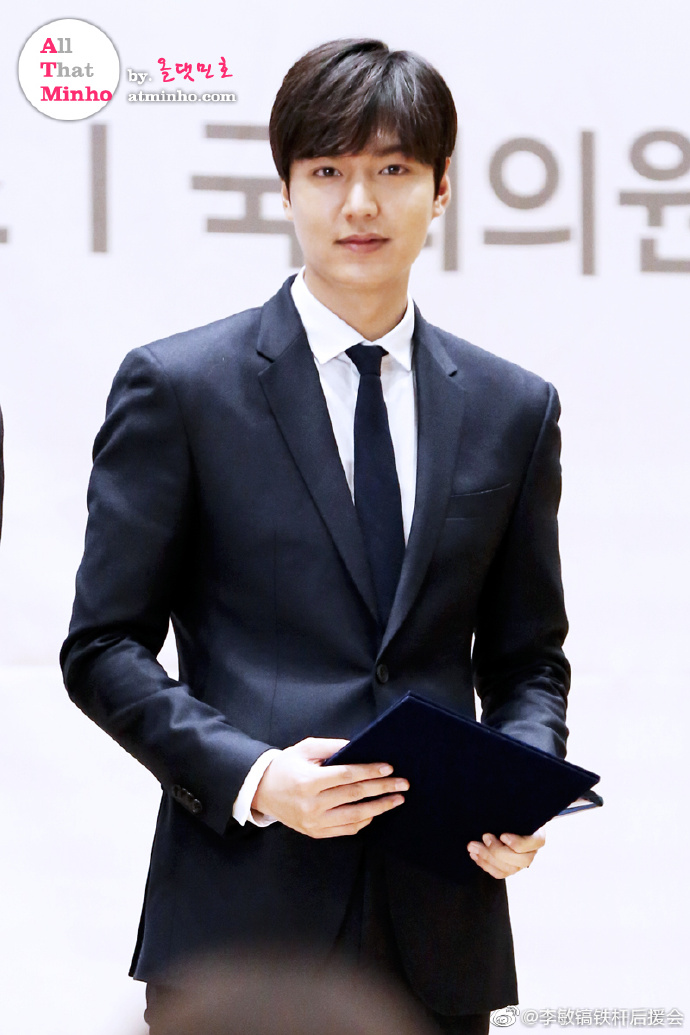 毋庸置疑的好衣品李敏镐优秀的身材加成