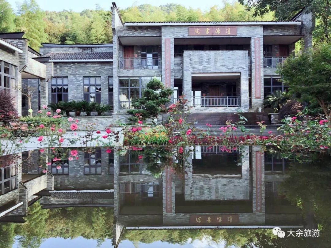 丫山道源书院置身深山,承传统书院之习,坐落于莲花腹地,古树环绕