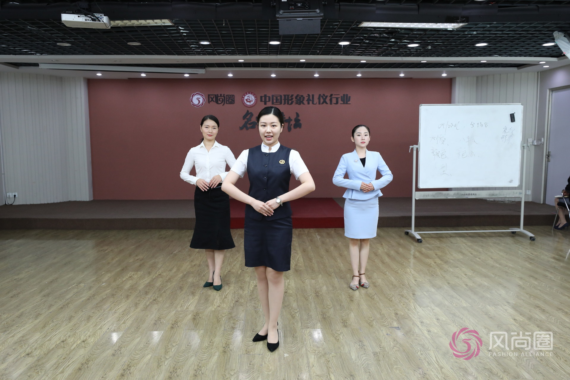 礼仪培训师模拟演讲考试在风尚圈圆满结束