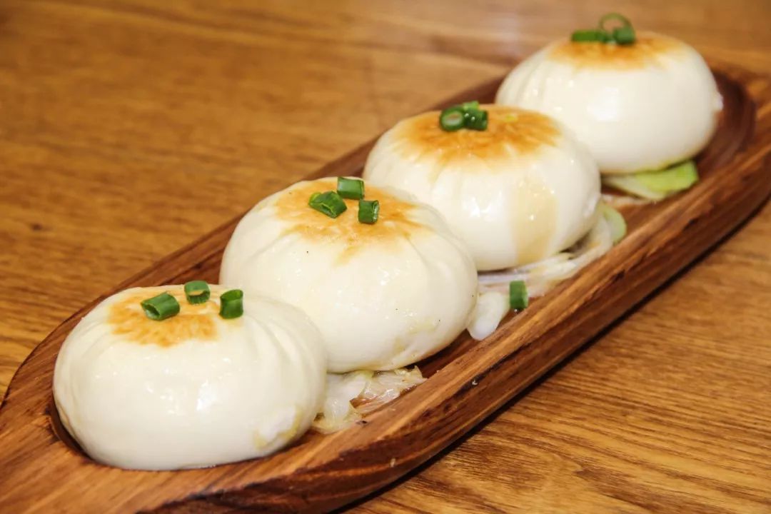 鲜肉生煎包香芒椰汁糕凤凰流沙包小鸡咸水角天鹅榴莲酥陈皮牛肉丸酱香