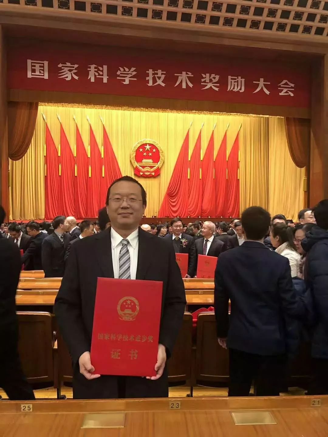 南开中学校友王亚愚获得2018年度国家自然科学奖唯一的一等奖当下的