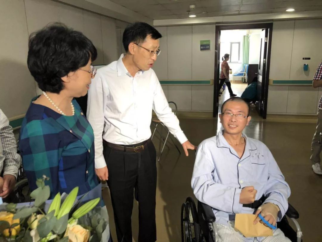 史跃萍陈寿旦看望慰问市住建局党员干部蔡建明