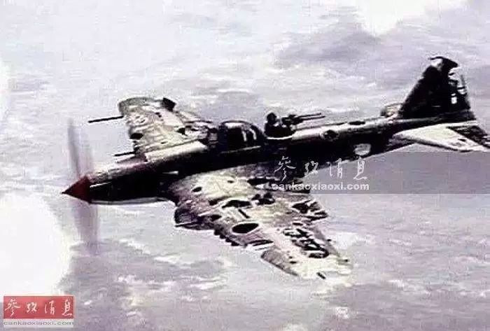 透露说,他很喜欢一幅照片——一架在二战中被打得像筛子一样的飞机