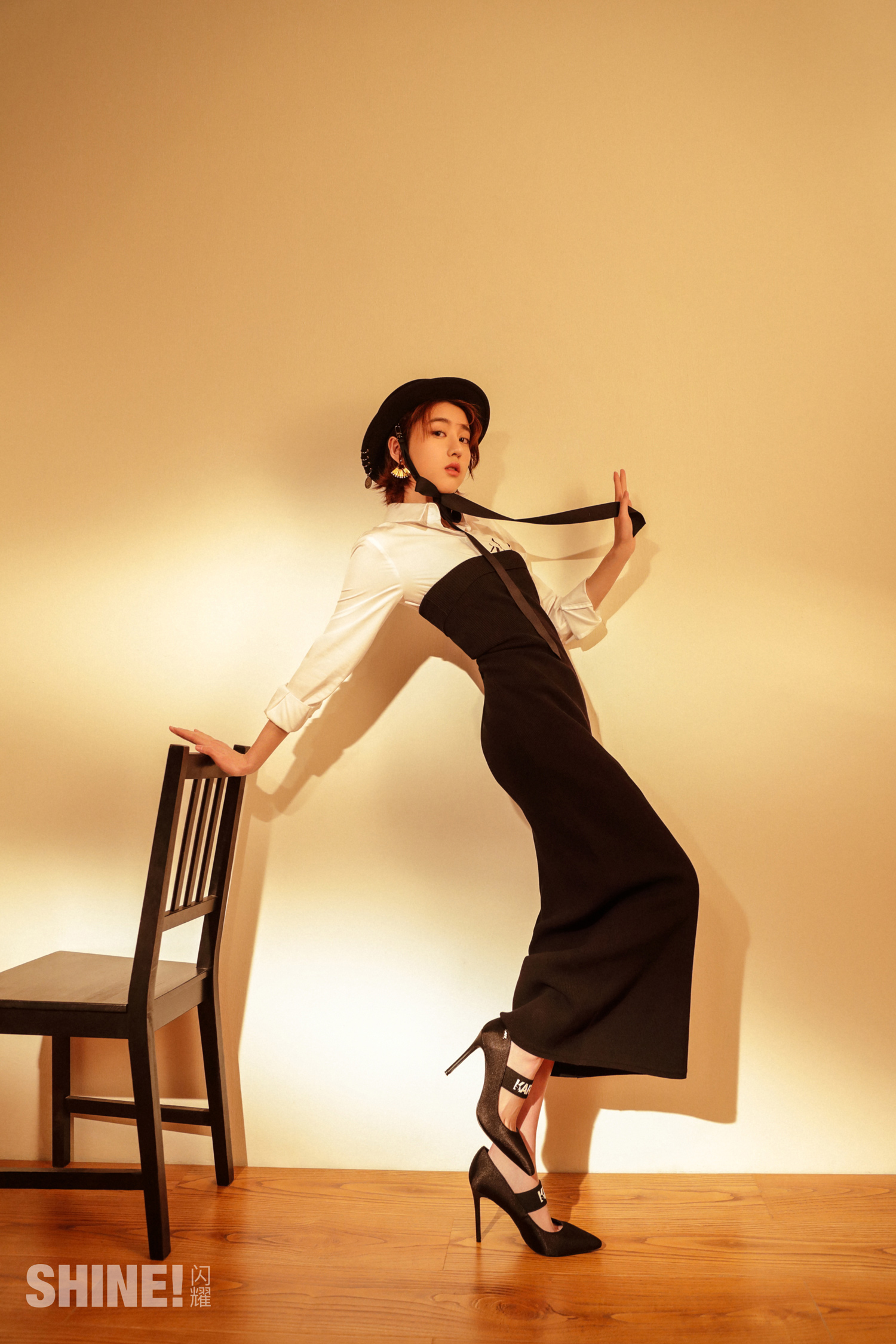 李凯馨玩转多样帽饰 百变穿搭展现超凡表现力