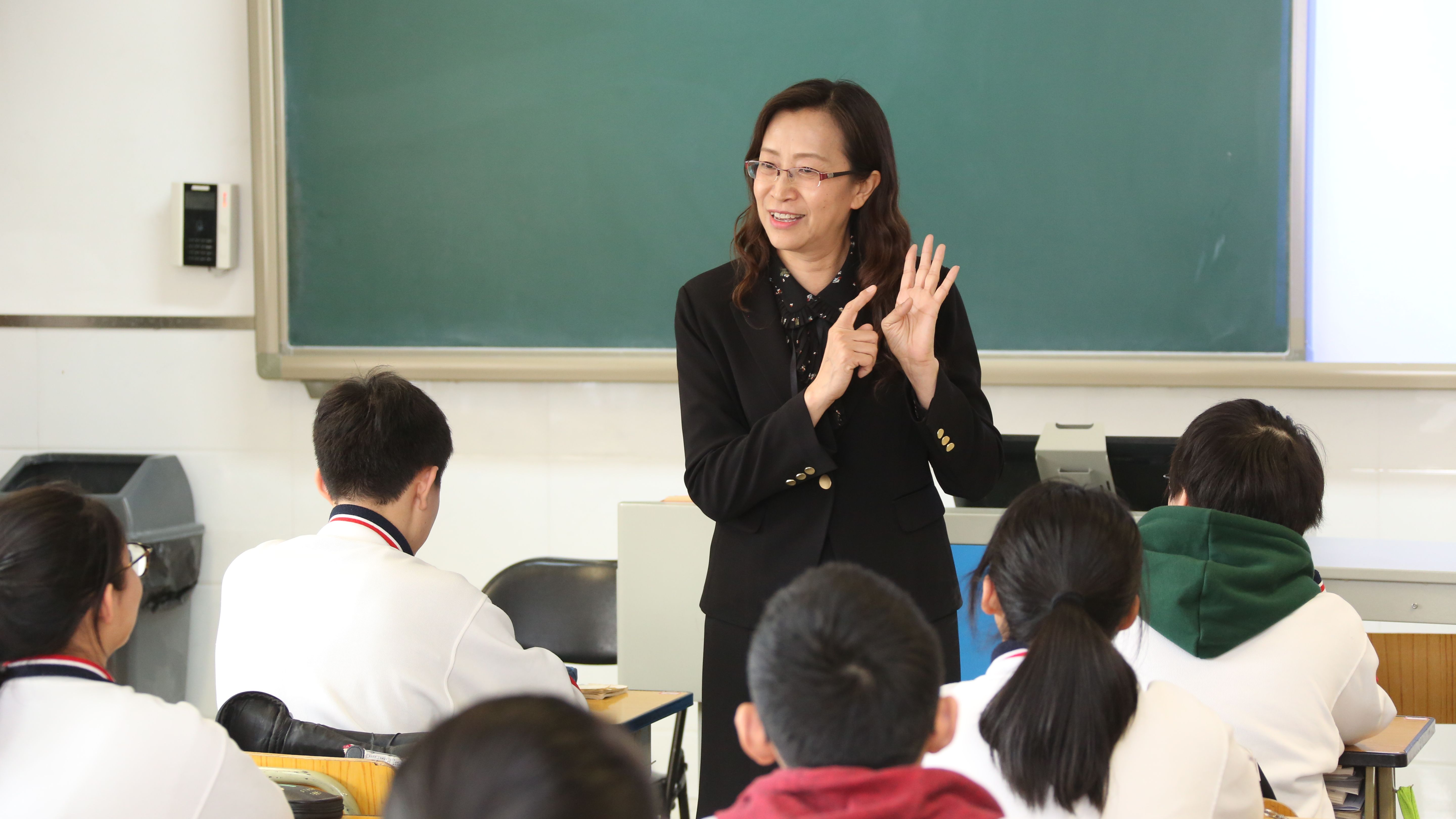 王苹把思政小课堂融入社会大课堂