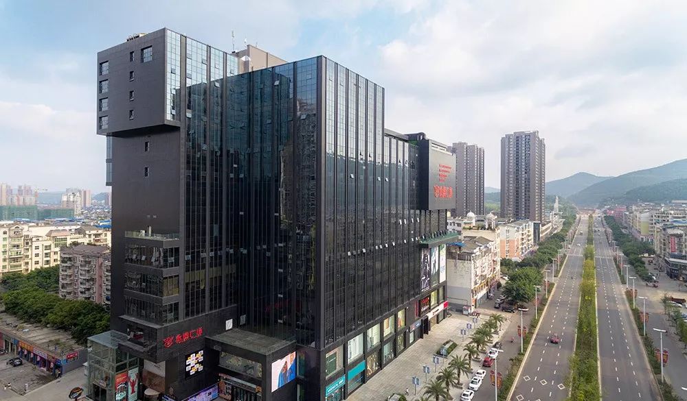 2015年,永逸广场携先进业态以地标之势登陆射洪2019年,永逸旗下"旷逸