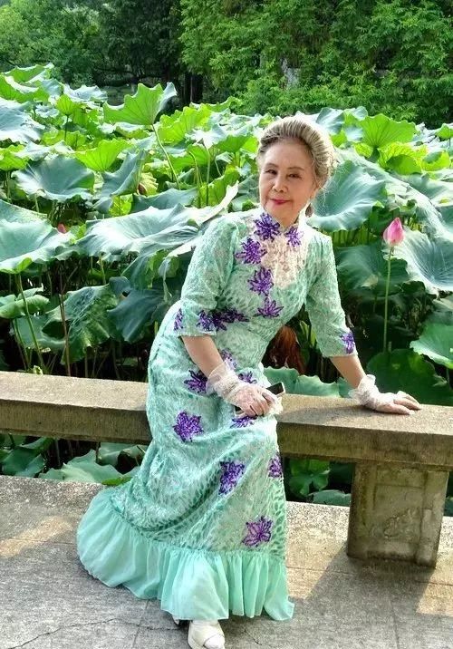 90岁的中国不老旗袍女神:优雅的人生,从来与年龄无关!